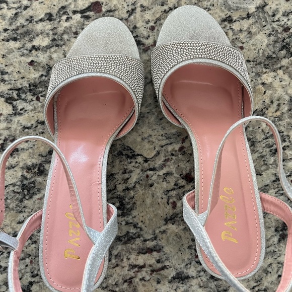 Worn once size 8.5 dazzle Rhinestone 3inch sandals - Picture 3 of 8